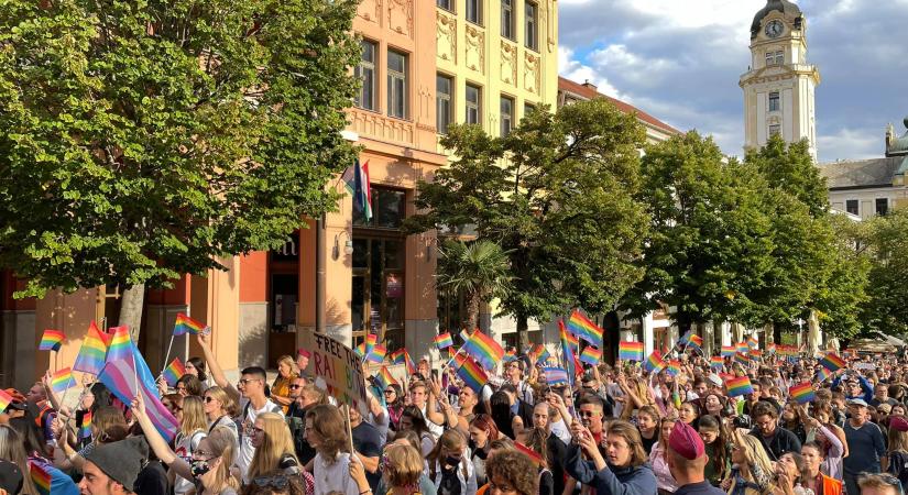 Pécsett rendezték meg az első vidéki Pride-felvonulást – Ilyen volt