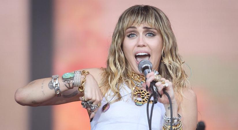 Miley Cyrus legfrissebb fotói elég fenékhangsúlyosak lettek