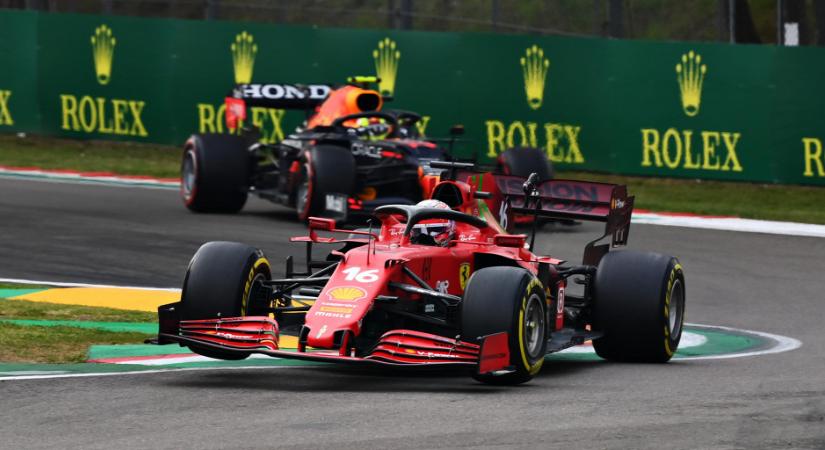 Leclerc-t állítólag megkereste a Red Bull, de ő a Ferrarival akar nyerni