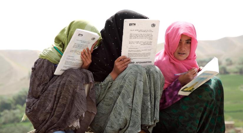 Egyelőre nem járhatnak középiskolába a lányok Afganisztánban