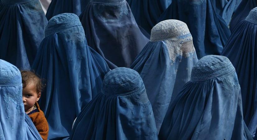 A tálibok kizárták a lányokat a középiskolai oktatásból