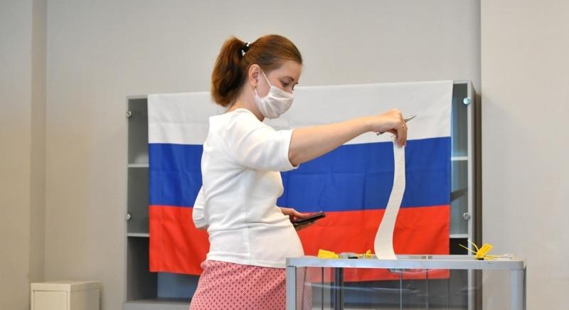 Oroszországi választások: Putyin pártjának alkotmányozó többsége a tét