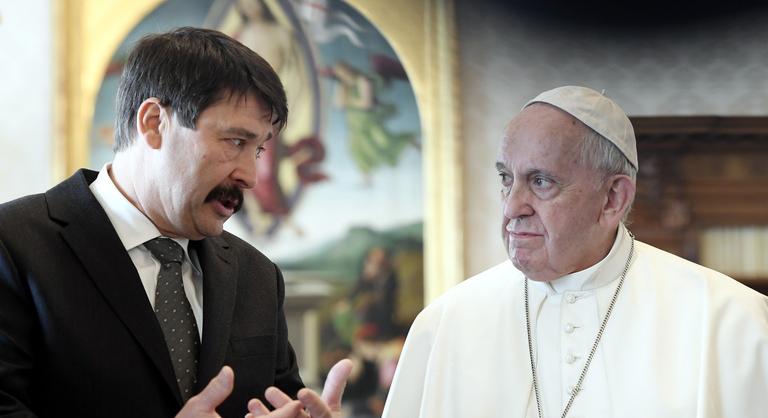 Áder János és Ferenc pápa végre divatos dolgokról beszélgettek