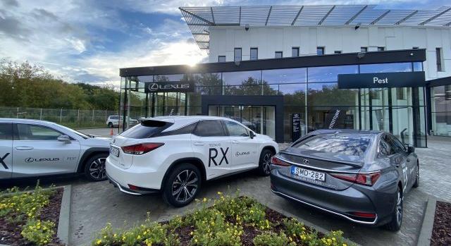 Hatalmas autóskereskedés nyílt a Váci úton, Lexust is kínálnak