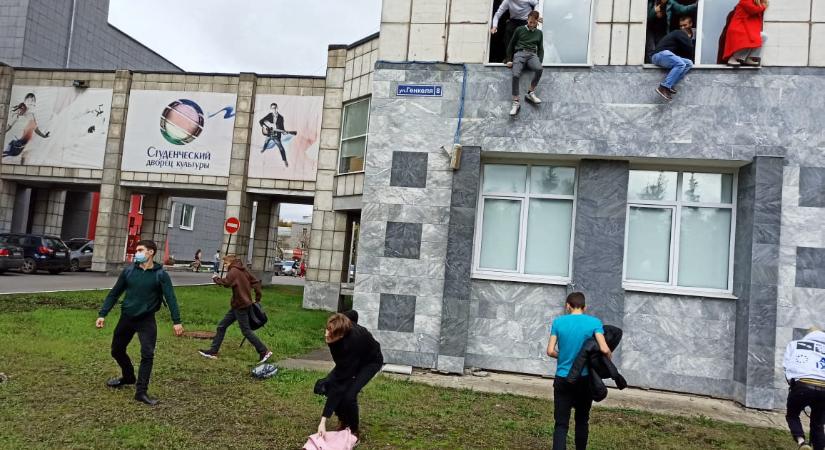 Fegyveres támadás egy orosz egyetemen, több halott van, az emberek az ablakon kiugorva menekülnek - videó