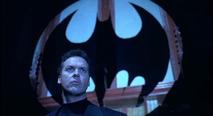 Valaki durván átalakította Michael Keaton Batman-kosztümjét a The Flash rendezője által megosztott új képen