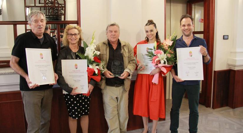 Átadták a Békéscsabai Jókai Színház elismeréseit