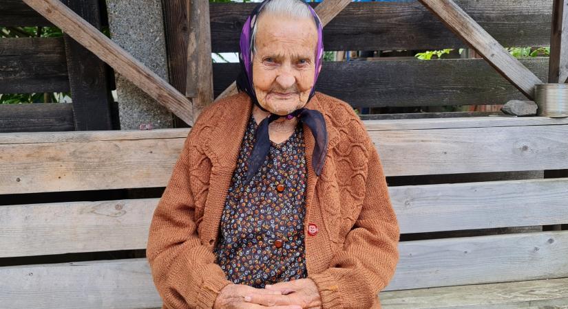 Százegy éves Erzsike néni, és még a feje sem fájt soha
