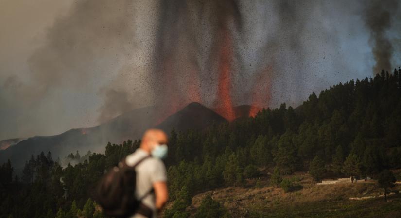 Több ezer embert kellett evakuálni a vulkánkitörés miatt La Palma szigetén