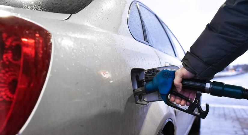 Történelmi csúcsra emelkedik a gázolaj ára, közel 10 éves rekord dől meg szerdán