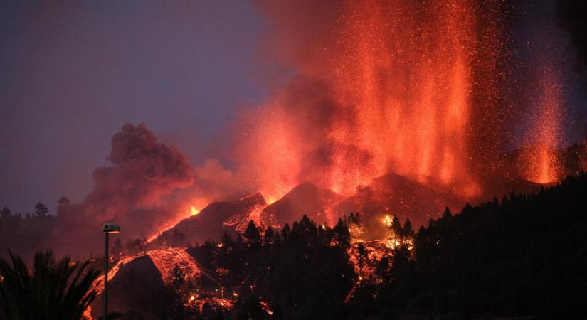 50 év után kitört a vulkán a kanári-szigeteki La Palmán: ötezer embert evakuáltak - Galéria