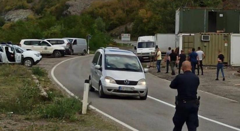 Koszovóba ezentúl nem lehet belépni szerb rendszámtáblával, a szerb kisebbség a döntés hallatán lezárta a határátkelőkhöz vezető utakat