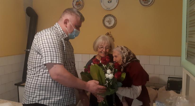 100 éves lett Mariska néni, Drégelypalánk legidősebb lakója