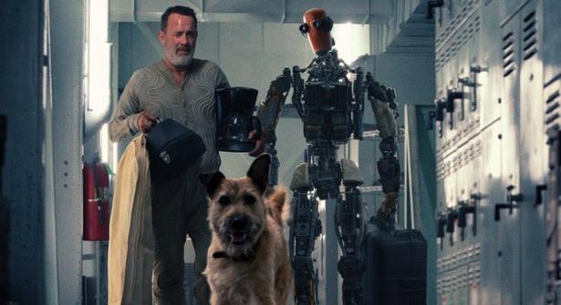 Megérkezett a Finch meglepően vicces előzetese, melyben az apokalipszist túlélő Tom Hanks épít egy robotot, hogy vigyázzon a kutyájára, ha ő már nem lesz