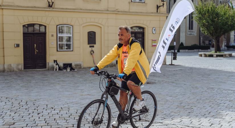 Zelei József kerékpáros békenagykövet Sopronba érkezett – fotók
