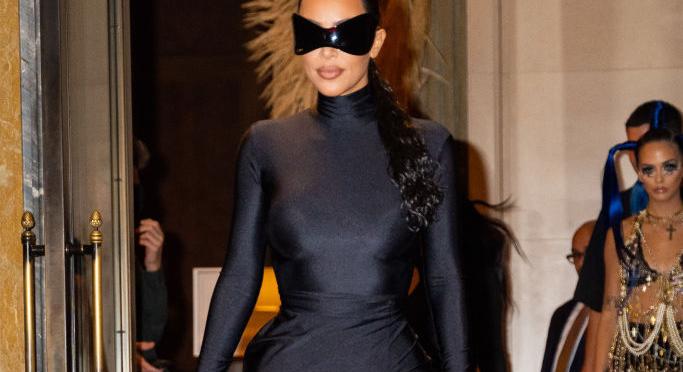 Vajon tudja Kim Kardashian, hogy már vége van a Met-gálának?