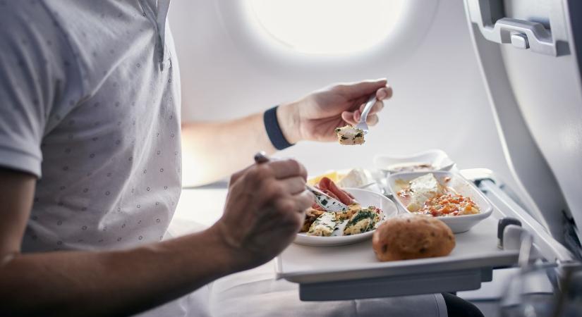 Olcsóbban kapnak ételt az utasok ennél a légitársaságnál, csak épp azt nem tudják, mit