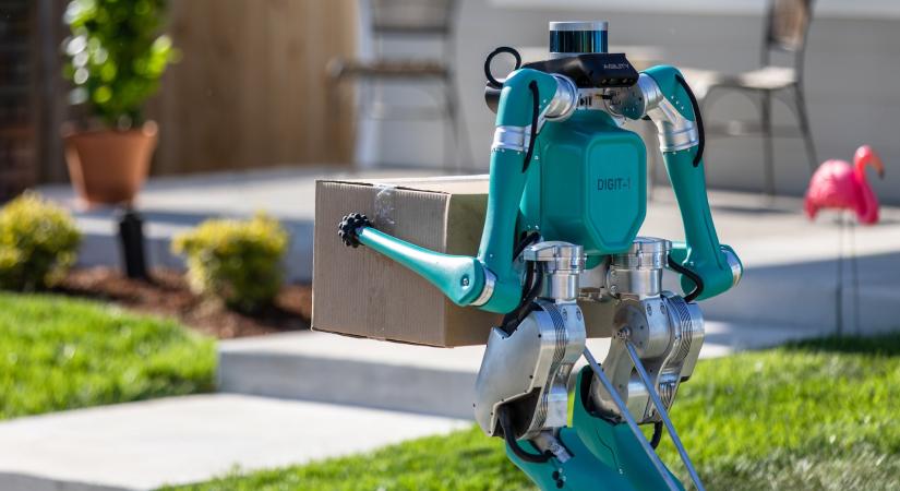 A Digit humanoid robot felcsapott gyári munkásnak
