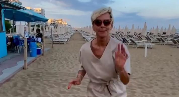 Jakupcsek Gabriella táncra perdült az olasz tengerparton
