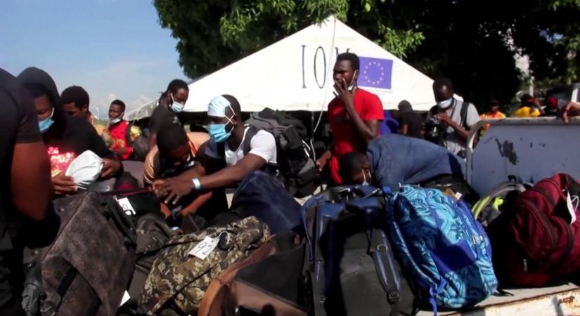 A haiti migránsok kitoloncolásának azonnali befejezését követelik a demokraták
