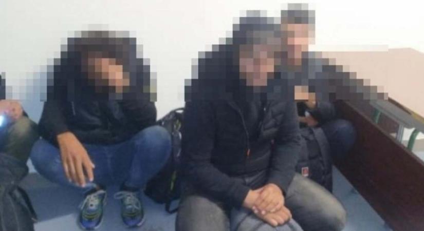 Tatabányán csaptak le a román embercsempészre, hat szír migránst szállított