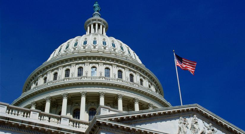 Döntöttek az amerikai képviselőházban az adósságplafonról, de ezzel még nem zárult le a válság