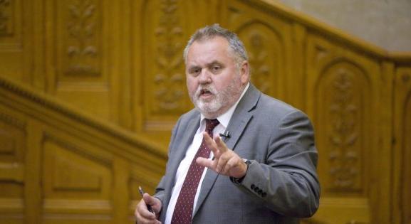 DK-s jelöltet támogat az MSZP-s Gőgös Zoltán