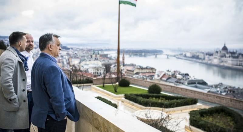 Elemző: Orbán kiállhat vitázni az ellenzéki miniszterelnök-jelölttel
