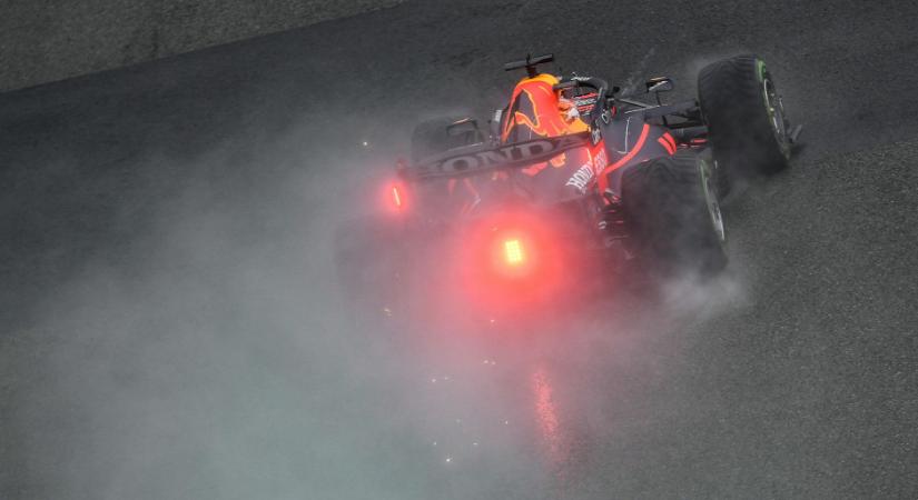 Hamilton nagy esélyt kap, de az ítéletidő Verstappennek segíthet a Mercedes kedvenc pályáján