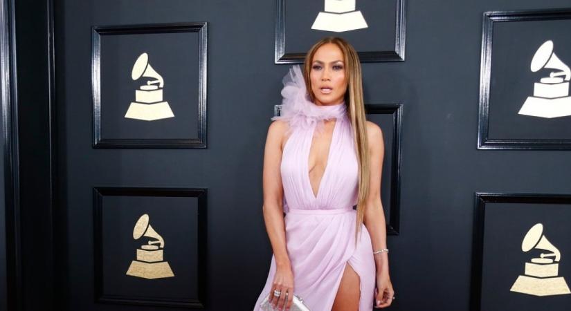 Jennifer Lopez nem tud rosszul öltözködni - minden ruhájáért odáig vagyunk