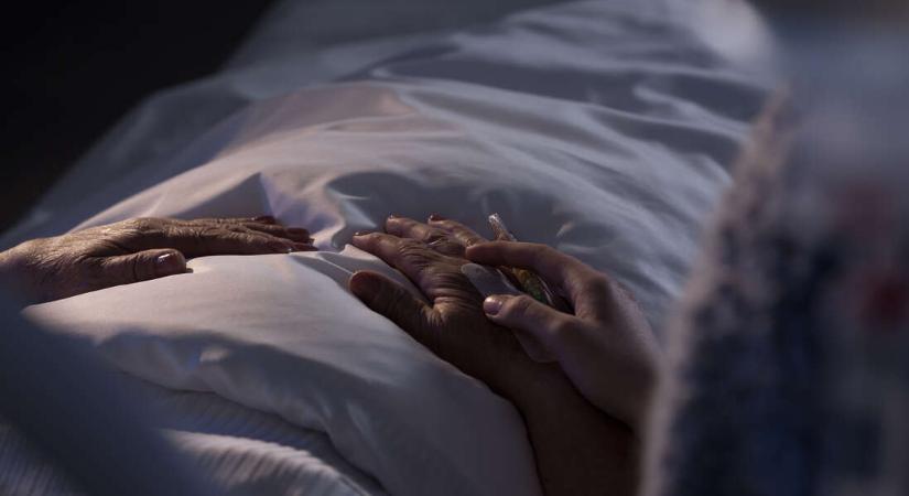 „Csak azt kívántam, hogy végre békében elmehessen” – Az eutanázia nem fekete vagy fehér