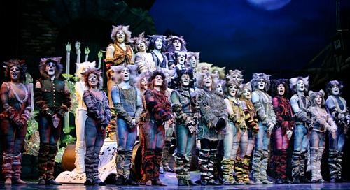 Irány a Karminca-bál! – a Macskák 1500. előadására készül a Madách Színház