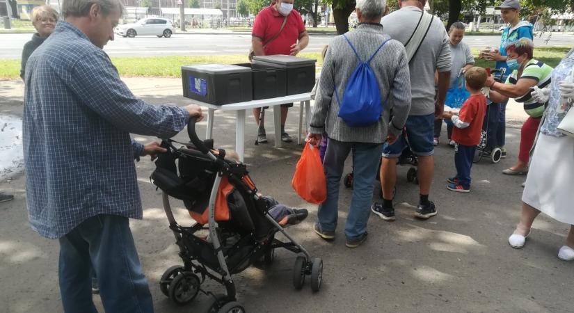 Ételosztásra várják a rászorulókat Debrecenben
