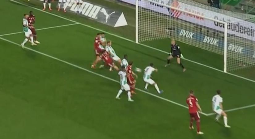 A tök utolsó Fürth játékosa irgalmatlanul kibabrált Lewandowskival – VIDEÓ