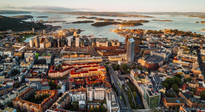 Norvégiában feloldják szinte az összes járványügyi korlátozást