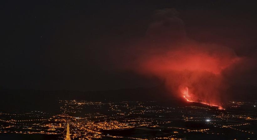Vulkánkitörés miatt lezárták La Palma sziget repülőterét