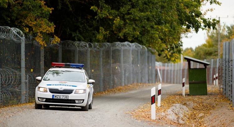 Ötvennégy migránst tartóztattak fel a rendőrök Bács-Kiskun megyében