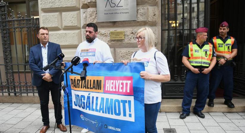 A Jobbik miskolci jelöltje megvonná a támogatást az offshore-ügybe keveredett fehérvári DK-stól