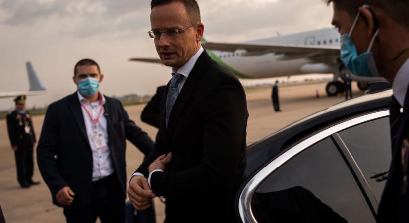 Hadházy: a Szijjártót Pozsonyba reptető luxusgép rendszeresen járt Orbán Ráhelék új lakóhelyén is