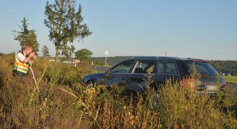 Parlagfűmezőn landolt az Audi Torony közelében – hárman megsérültek