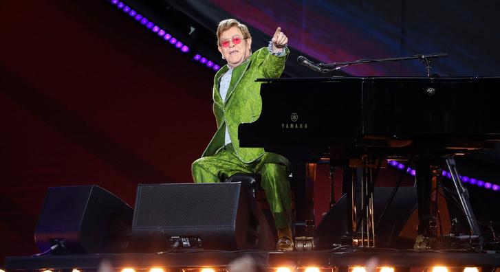 Elton John, Ed Sheeran és Billie Eilish a vakcinákért zenélt