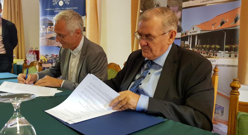 Együttműködési megállapodást írt alá a Moholy-Nagy Művészeti Egyetem és a Népfőiskola