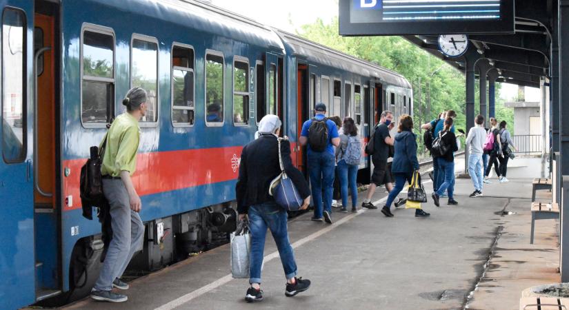 Október 9-től 10-ig módosított menetrend szerint közlekednek a vonatok Pusztaszabolcs és Dunaújváros között