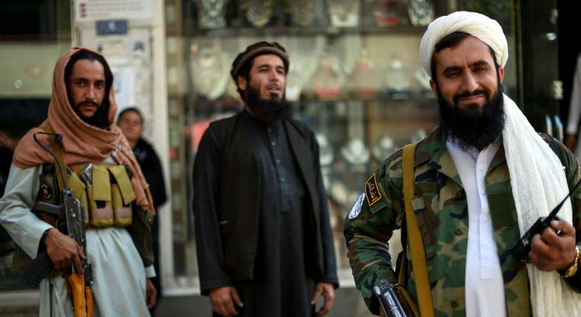 A tálibok helyi tisztségviselői betiltották a szakállak leborotválását Afganisztán déli részén