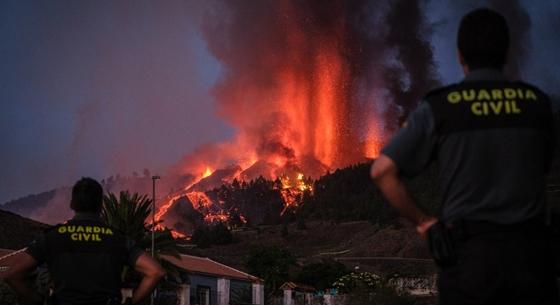 Több ezer ember hagyta el komppal a vulkánkitörés miatt La Palmát