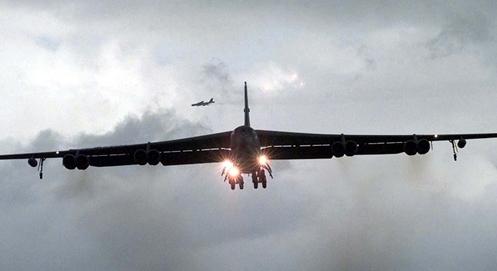Orosz harci gépek kísértek egy amerikai bombázót a Csendes-óceán felett