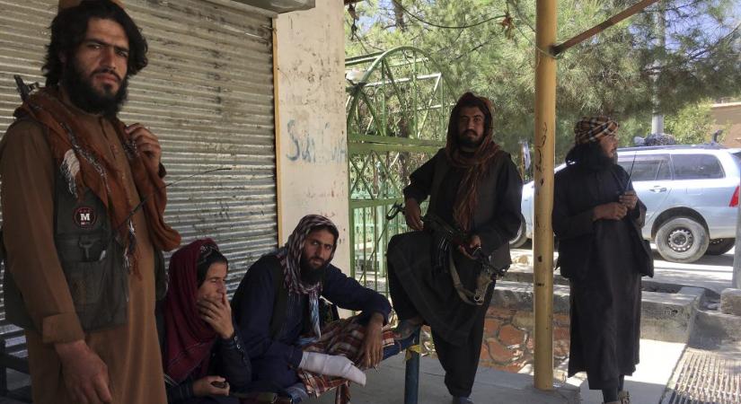 A tálibok betiltották a szakállak leborotválását Afganisztán egyes részein
