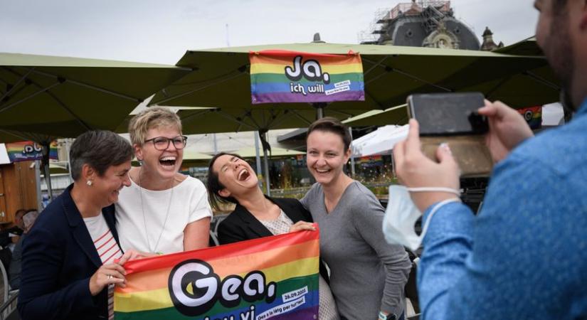 Svájc is elesett: megszavazták az azonos neműek házasságának legalizálását