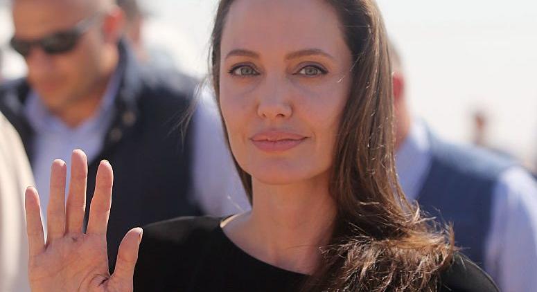 Elájulsz, ha meglátod, kivel randizik Angelina Jolie!