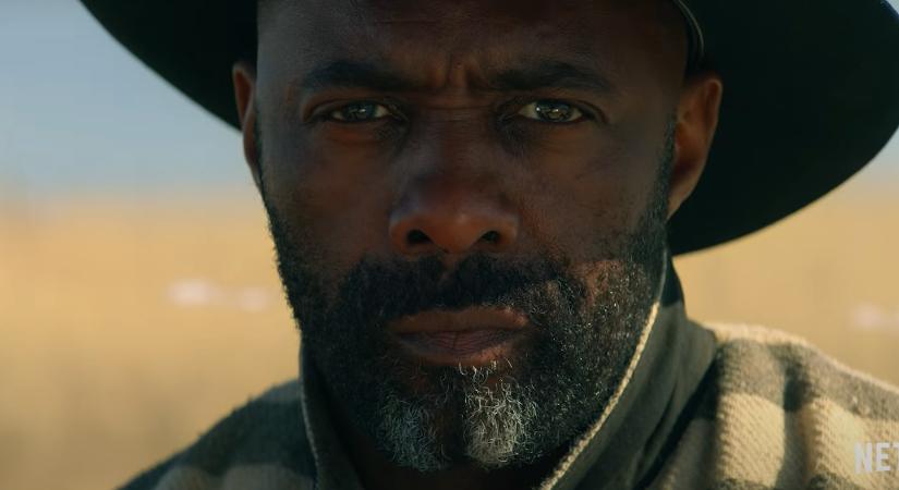 Idris Elba westernje pörgős előzetessel rúgja rád az ajtót